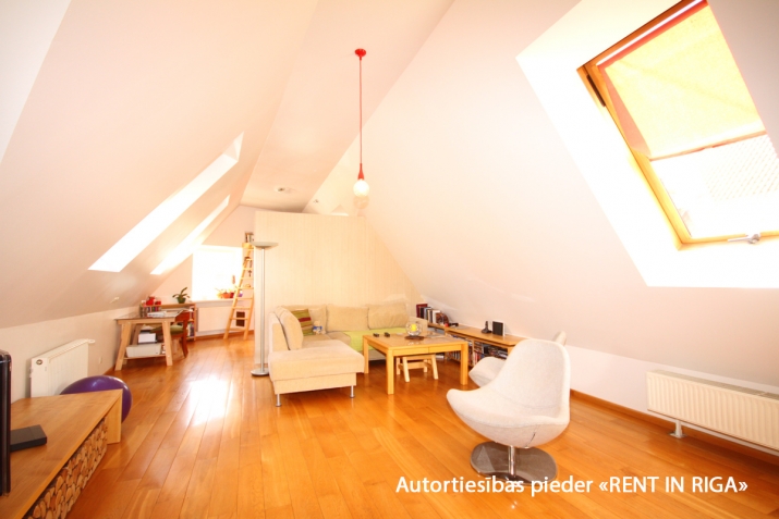 Sludinājumi. Saules apspīdēts mansarda dzīvoklis pašā Rīgas sirdī  + Renovēta māja; + dzīvoklis ar skatu uz Cena: 185000 EUR Foto #2