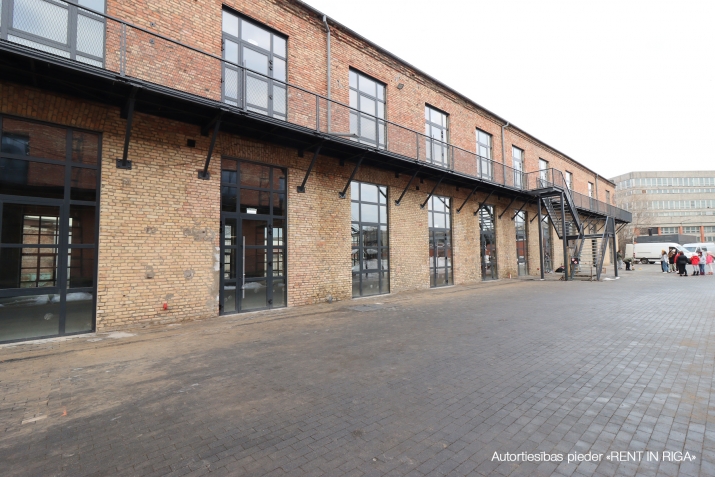 Объявление. Tirdzniecības telpas VEF\'ā. Telpas piemērotas ēdināšanas uzņēmumam.  + 1. stāvs. + Lieli skatlogi Цена: 2100 EUR/мес. Foto #1