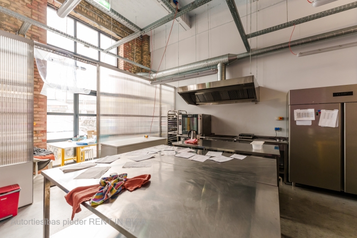 Объявление. Tirdzniecības telpas VEF\'ā. Telpas piemērotas ēdināšanas uzņēmumam.  + 1. stāvs. + Lieli skatlogi Цена: 2100 EUR/мес. Foto #4