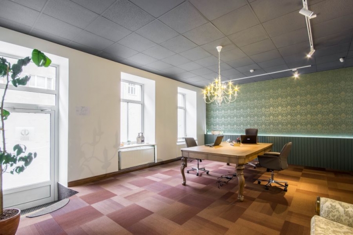 Sludinājumi. Tiek piedāvātas biroja telpas Klusajā centrā, Vīlandes ielā.  Plāns: zāle, trīs istabas, neliela Cena: 180000 EUR Foto #3