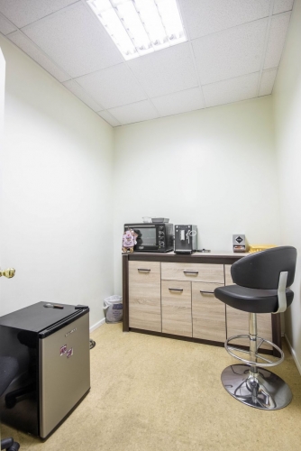 Sludinājumi. Tiek piedāvātas biroja telpas Klusajā centrā, Vīlandes ielā.  Plāns: zāle, trīs istabas, neliela Cena: 180000 EUR Foto #7