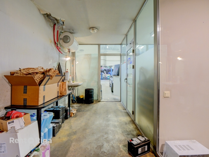 Объявление. Помещения, подходящие для автосервиса в Плявниекaх.  Предлагаются в аренду функциональные Цена: 3000 EUR/мес. Foto #8