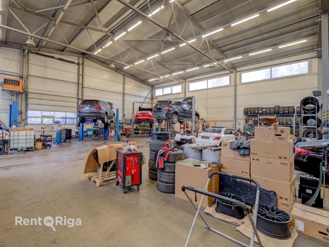 Объявление. Помещения, подходящие для автосервиса в Плявниекaх.  Предлагаются в аренду функциональные Цена: 3000 EUR/мес. Foto #1