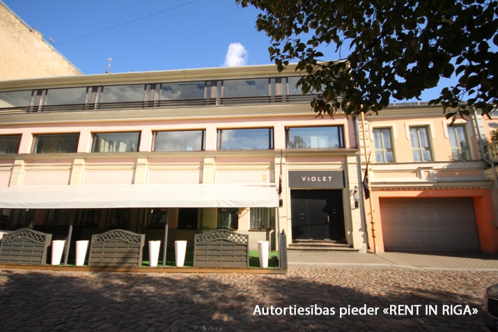 Объявление. Продается хороший, ухоженный дом.  Недвижимость состоит из 2 отдельных, но физически связанных Цена: 2.2e+06 EUR Foto #7