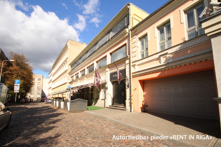 Объявление. Продается хороший, ухоженный дом.  Недвижимость состоит из 2 отдельных, но физически связанных Цена: 2.2e+06 EUR Foto #8