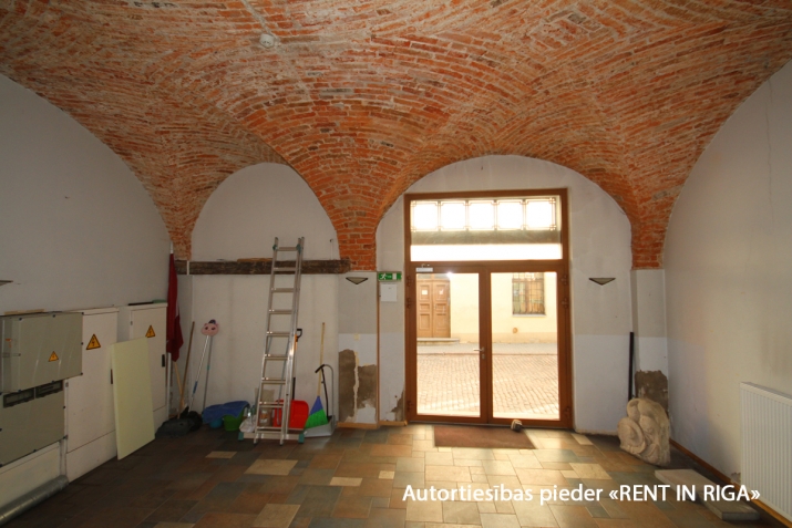 Объявление. Продается хороший, ухоженный дом.  Недвижимость состоит из 2 отдельных, но физически связанных Цена: 2.2e+06 EUR Foto #3