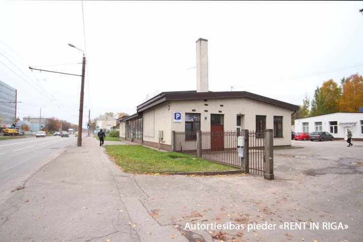 Sludinājumi. Atsevišķi stāvoša komercēka ar plašu pieguļošo teritoriju.   + Ēkā ir plaša tirdzniecības zāle, Cena: 3213 EUR/mēn Foto #1