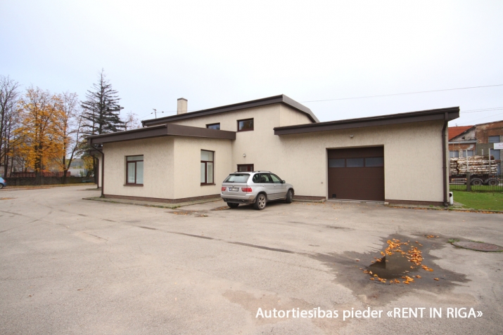 Sludinājumi. Atsevišķi stāvoša komercēka ar plašu pieguļošo teritoriju.   + Ēkā ir plaša tirdzniecības zāle, Cena: 3213 EUR/mēn Foto #2