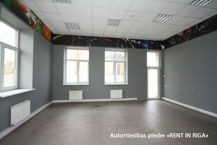Sludinājumi. Atsevišķi stāvoša komercēka ar plašu pieguļošo teritoriju.   + Ēkā ir plaša tirdzniecības zāle, Cena: 3213 EUR/mēn Foto #8