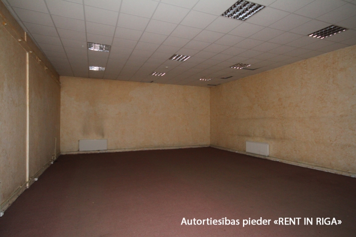 Sludinājumi. Atsevišķi stāvoša komercēka ar plašu pieguļošo teritoriju.   + Ēkā ir plaša tirdzniecības zāle, Cena: 3213 EUR/mēn Foto #7