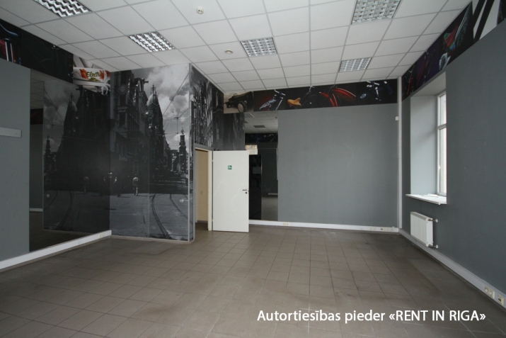 Sludinājumi. Atsevišķi stāvoša komercēka ar plašu pieguļošo teritoriju.   + Ēkā ir plaša tirdzniecības zāle, Cena: 3213 EUR/mēn Foto #9