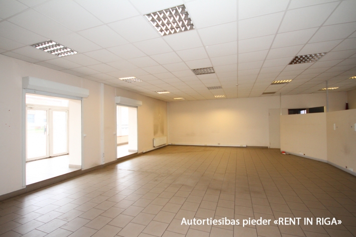 Sludinājumi. Atsevišķi stāvoša komercēka ar plašu pieguļošo teritoriju.   + Ēkā ir plaša tirdzniecības zāle, Cena: 3213 EUR/mēn Foto #5