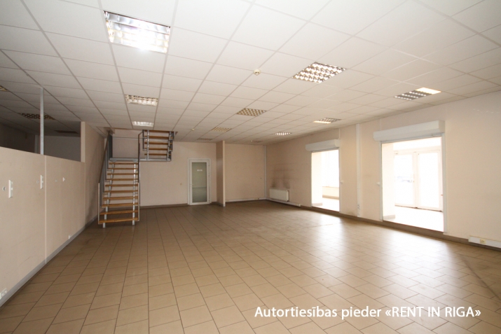 Sludinājumi. Atsevišķi stāvoša komercēka ar plašu pieguļošo teritoriju.   + Ēkā ir plaša tirdzniecības zāle, Cena: 3213 EUR/mēn Foto #4