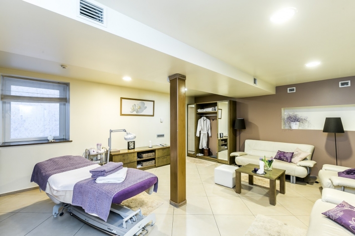 Объявление. Īpašums atrodas jūgendstila ēkas labiekārtota iekšpagalma..  + Salons ir izvietots divos līmeņos:  Цена: 220000 EUR Foto #5