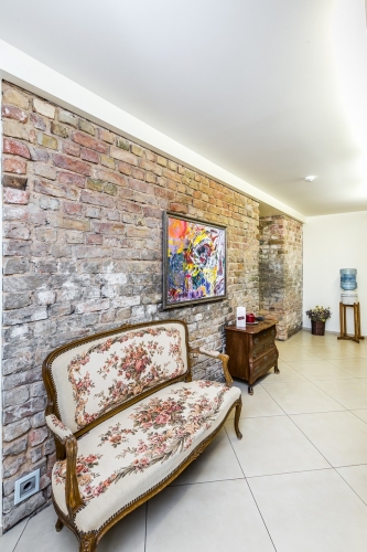 Объявление. Īpašums atrodas jūgendstila ēkas labiekārtota iekšpagalma..  + Salons ir izvietots divos līmeņos:  Цена: 220000 EUR Foto #4