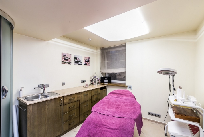 Объявление. Īpašums atrodas jūgendstila ēkas labiekārtota iekšpagalma..  + Salons ir izvietots divos līmeņos:  Цена: 220000 EUR Foto #9