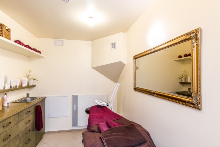 Объявление. Īpašums atrodas jūgendstila ēkas labiekārtota iekšpagalma..  + Salons ir izvietots divos līmeņos:  Цена: 220000 EUR Foto #7