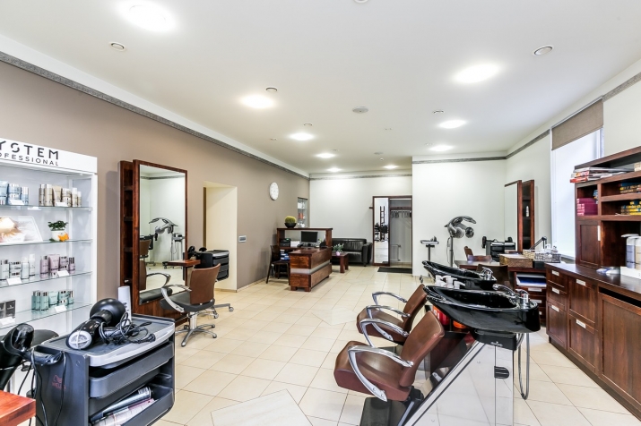 Объявление. Īpašums atrodas jūgendstila ēkas labiekārtota iekšpagalma..  + Salons ir izvietots divos līmeņos:  Цена: 220000 EUR Foto #3