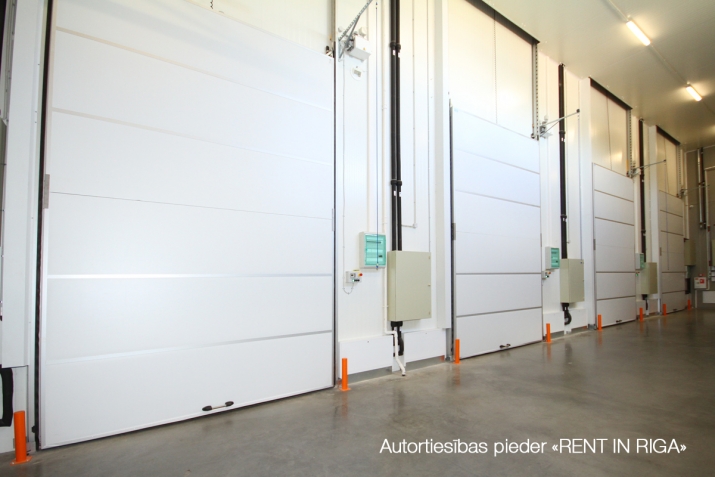 Sludinājumi. Pieejamas saldētavas ar griestu augstumu 10,5 metri;  + Telpa izmantojama arī kā noliktava ar Cena: 2906 EUR/mēn Foto #2