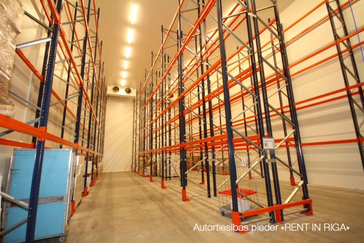 Sludinājumi. Pieejamas saldētavas ar griestu augstumu 10,5 metri;  + Telpa izmantojama arī kā noliktava ar Cena: 2906 EUR/mēn Foto #1