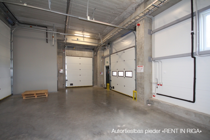 Sludinājumi. Pieejamas saldētavas ar griestu augstumu 10,5 metri;  + Telpa izmantojama arī kā noliktava ar Cena: 2906 EUR/mēn Foto #4