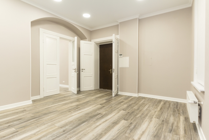 Sludinājumi. Pēc kapitālā remonta pilsētas centrā pārdod ekskluzīvu dzīvokli. Dzīvoklis atrodas 2. stāvā, puse Cena: 290000 EUR Foto #5