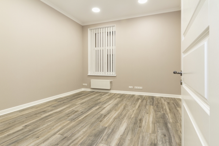 Sludinājumi. Pēc kapitālā remonta pilsētas centrā pārdod ekskluzīvu dzīvokli. Dzīvoklis atrodas 2. stāvā, puse Cena: 290000 EUR Foto #4