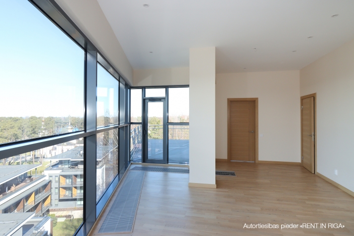 Объявление. Апартаменты с потрясающим понарамным видом и просторной террасой в уникальном проекте в самом Цена: 490000 EUR Foto #2