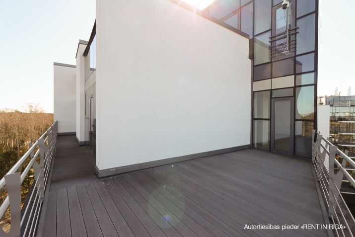 Объявление. Апартаменты с потрясающим понарамным видом и просторной террасой в уникальном проекте в самом Цена: 490000 EUR Foto #4