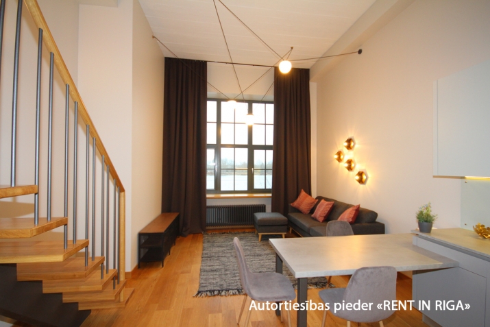 Sludinājumi. Tiek izīrēts  dzīvoklis jaunājā projektā \'Promenāde\' ar skatu uz Daugavu. Dzīvoklis pilnībā Cena: 650 EUR/mēn Foto #1