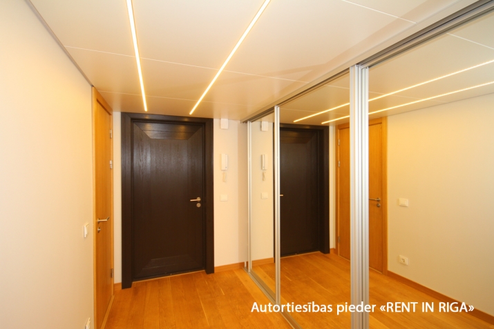 Sludinājumi. Tiek izīrēts  dzīvoklis jaunājā projektā \'Promenāde\' ar skatu uz Daugavu. Dzīvoklis pilnībā Cena: 650 EUR/mēn Foto #9