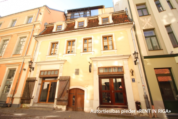 Объявление. Pārdodam jauku, sakoptu namīpašumu ar 2 aderesēm.  Īpašuma sastāvā 2 atsevišķas, bet fiziski Цена: 2.2e+06 EUR Foto #1