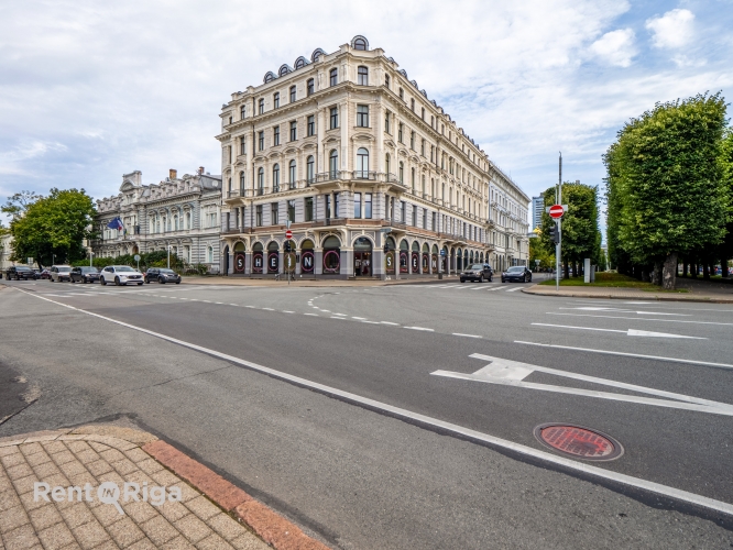 Sludinājumi. Tirdzniecības telpas labākajā vietā Rīgā, pie Brīvības pieminekļa, Brīvības ielas un Raiņa bulvāra Cena: 1.8e+06 EUR Foto #3