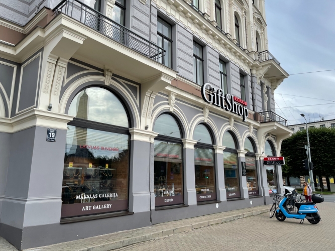 Sludinājumi. Tirdzniecības telpas labākajā vietā Rīgā, pie Brīvības pieminekļa, Brīvības ielas un Raiņa bulvāra Cena: 1.8e+06 EUR Foto #2