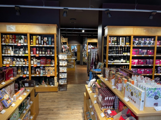 Sludinājumi. Tirdzniecības telpas labākajā vietā Rīgā, pie Brīvības pieminekļa, Brīvības ielas un Raiņa bulvāra Cena: 1.8e+06 EUR Foto #7