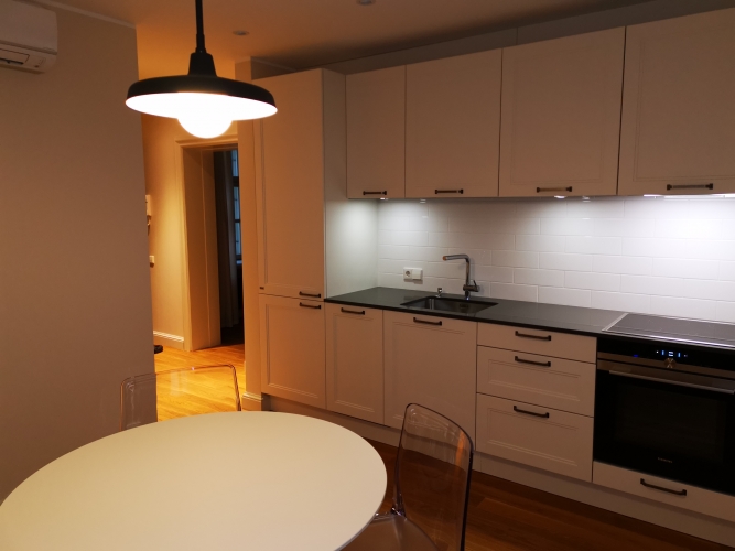 Sludinājumi. Piedāvājam Jums vēsturiskus apartamentus, kas atrodas vienā no vecākajām ielām Vecpilsētā - Jāņu Cena: 900 EUR/mēn Foto #3