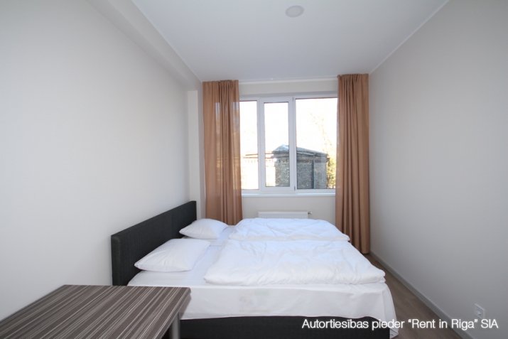 Sludinājumi. Tiek piedāvāts īrei gan ilgtermiņā (no seši mēneši), gan īstermiņā  - kompakts, mēbelēts 1 istabas Cena: 280 EUR/mēn Foto #3