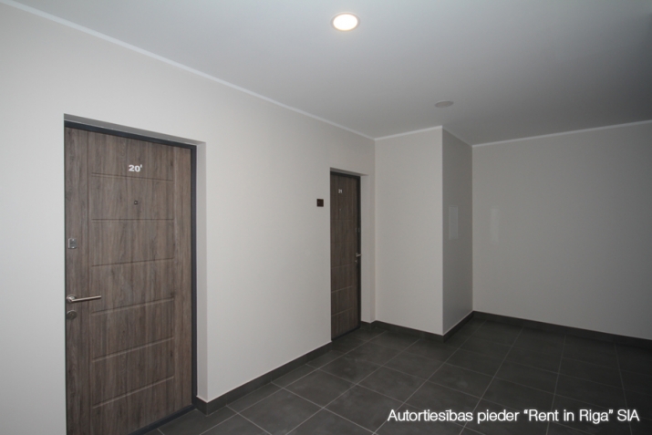 Sludinājumi. Tiek piedāvāts īrei gan ilgtermiņā (no seši mēneši), gan īstermiņā  - kompakts, mēbelēts 1 istabas Cena: 280 EUR/mēn Foto #5