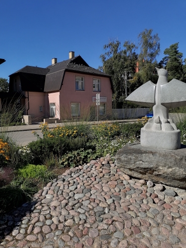 Sludinājumi. Pārdod īpašumu Ogres centrā pie Brīvības ielas brīnišķīgās promenādes, blakus skvēram un Cena: 250000 EUR Foto #1