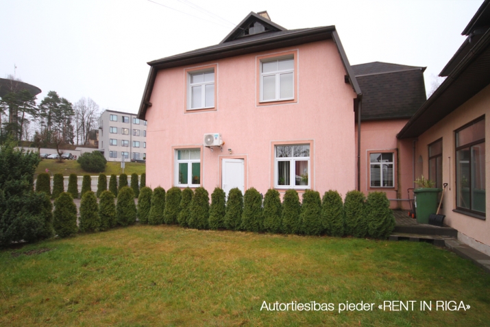 Sludinājumi. Pārdod īpašumu Ogres centrā pie Brīvības ielas brīnišķīgās promenādes, blakus skvēram un Cena: 250000 EUR Foto #4