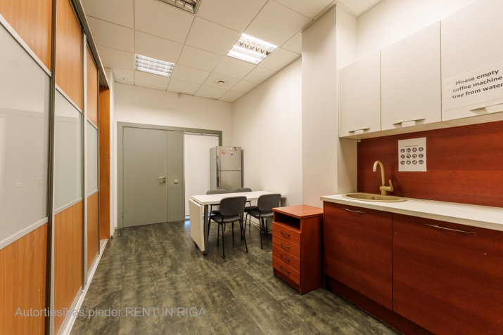 Sludinājumi. Kvalitatīvas biroja telpas Duntes biroju centrā.  + Pilnībā autonoms birojs ar privātiem Cena: 6530 EUR/mēn Foto #9