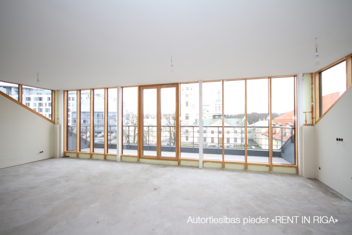 Sludinājumi. Ar lielisku panorāmas skatu uz Republikas laukumu paveras 5-istabu penthouse apartamenti ar privāto Cena: 950000 EUR Foto #2