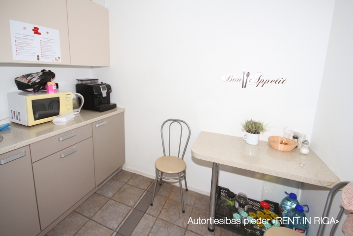 Sludinājumi. Izīrē plašas atvērta plānojuma telpas  piemērotas birojam, apmācībām, ekspozīciju zālei, pasākumiem Cena: 2200 EUR/mēn Foto #6