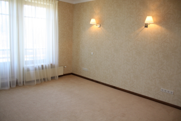 Sludinājumi. Piedāvājam īrēt mājīgu māju Jūrmalā. + Nožogota, sakopta teritorija, garāžas durvis ar pulti. + Cena: 2100 EUR/mēn Foto #5