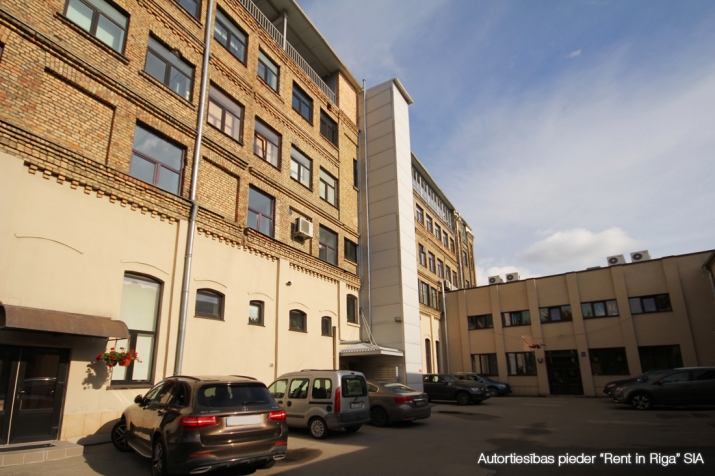 Sludinājumi. Mājīgas telpas ar industriāla stila piesitienu.  + Izdevīgi sadarbības nosacījumi uz ievākšanās Cena: 1250 EUR/mēn Foto #1