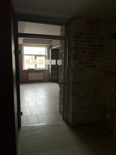 Sludinājumi. Mājīgas telpas ar industriāla stila piesitienu.  + Izdevīgi sadarbības nosacījumi uz ievākšanās Cena: 1250 EUR/mēn Foto #3