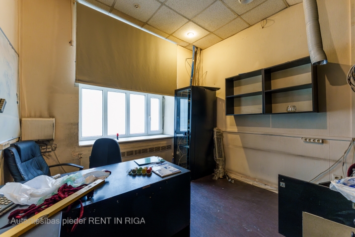 Sludinājumi. Telpas tirdzniecībai pie Strēlnieku laukuma.  + 1. stāvs 142 m2. + Platība sastāv no zāles, biroja Cena: 2130 EUR/mēn Foto #8