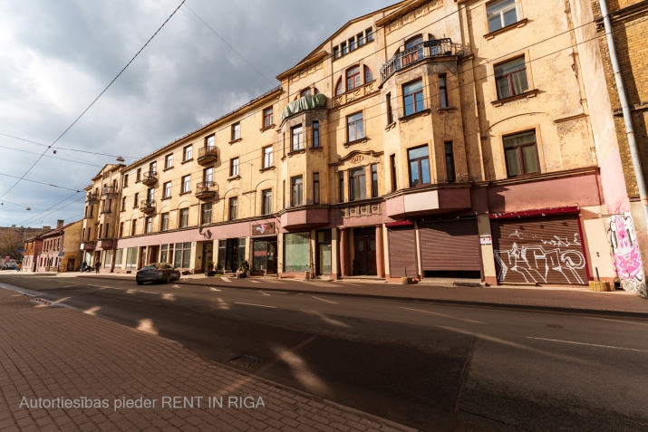 Sludinājumi. Tiek pārdots tirdzniecību telpu kompleks, kurš ģenerē stabilu naudas plūsmu.  + Sastāvā ir 8 Cena: 420800 EUR Foto #1