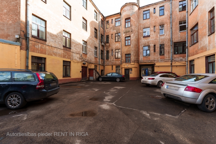 Sludinājumi. Tiek pārdots tirdzniecību telpu kompleks, kurš ģenerē stabilu naudas plūsmu.  + Sastāvā ir 8 Cena: 420800 EUR Foto #4