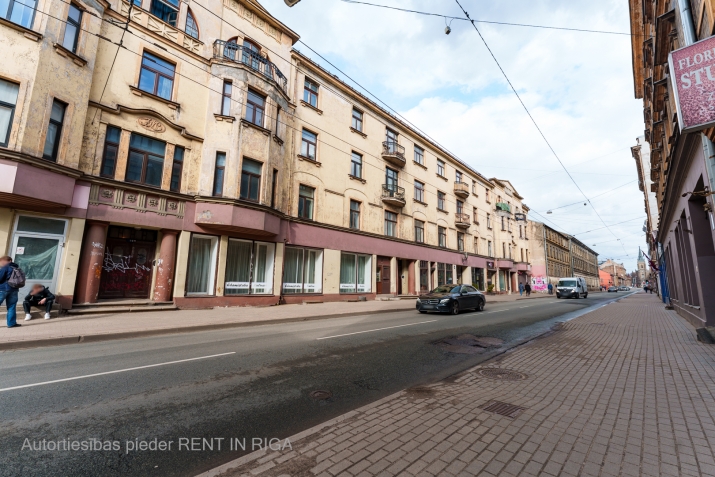 Sludinājumi. Tiek pārdots tirdzniecību telpu kompleks, kurš ģenerē stabilu naudas plūsmu.  + Sastāvā ir 8 Cena: 420800 EUR Foto #2